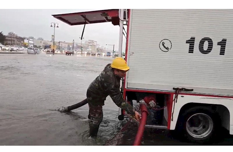 Bakı və Xırdalanda bəzi əraziləri su basdı - VİDEO