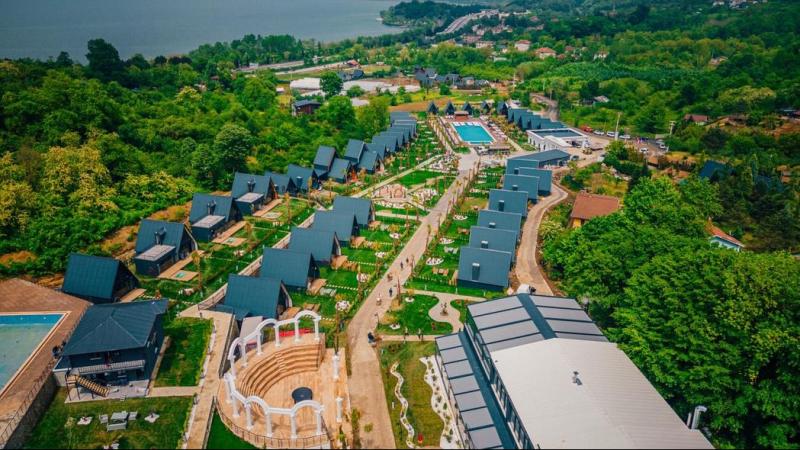 Otel otaqlarında gizli kamera - Çılçıraqlara yerləşdirilən kameralara görə iş yeri sahibləri tutulub