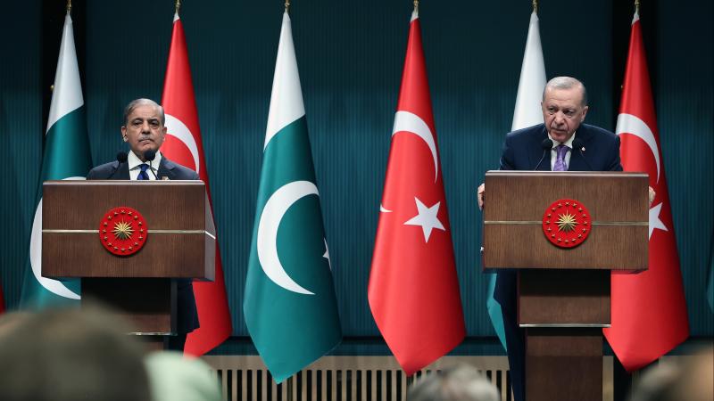 Ərdoğan Pakistanın Baş naziri ilə bir arada: "Azərbaycanla birgə yeni addımlar atacağıq"