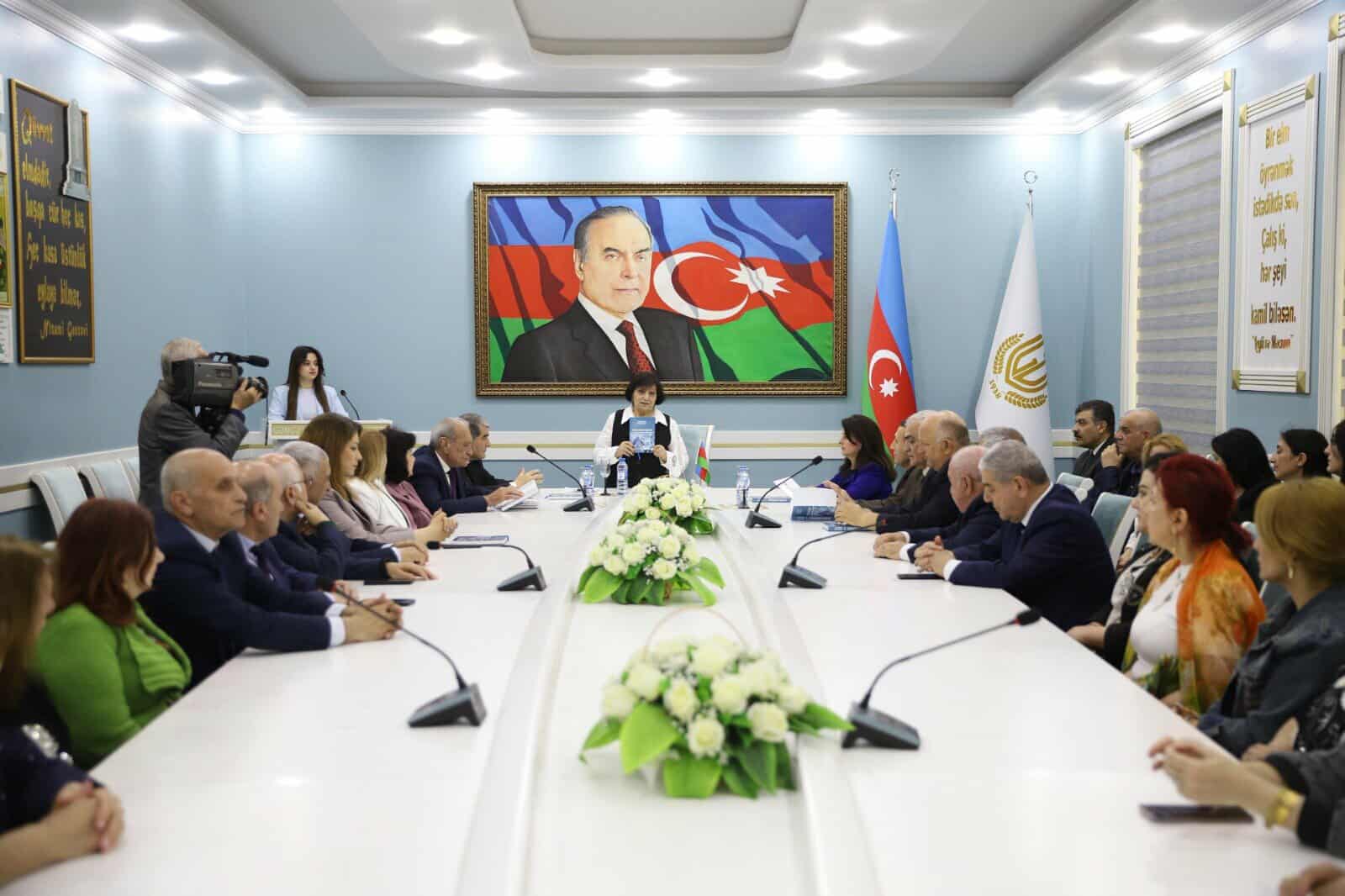 Elçin Cavadovun "Avtomatikanın əsasları" adlı dərs vəsaitinin təqdimat mərasimi keçirilib - FOTOLAR