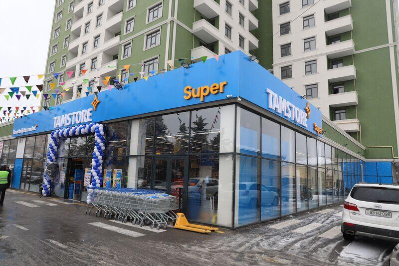 &ldquo;Tamstore&rdquo;da müdir xanım işçini döydü &ndash; VİDEO