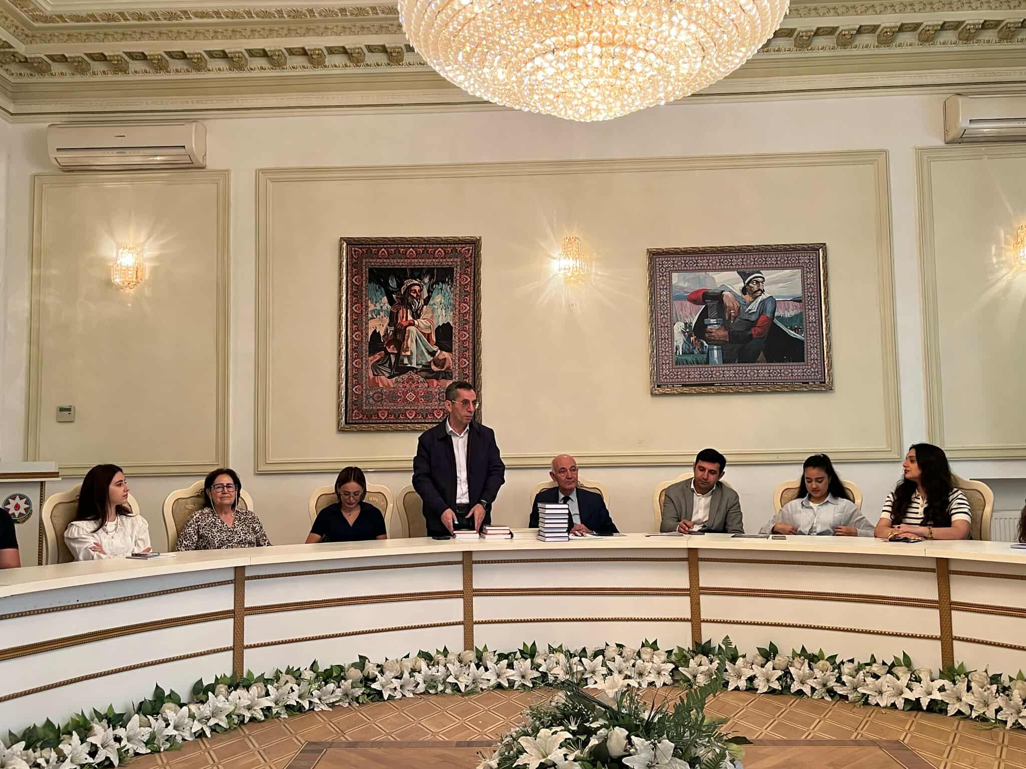 Tələbələri şair Vaqif Bəhmənli ilə görüşüblər&nbsp;- FOTOLAR