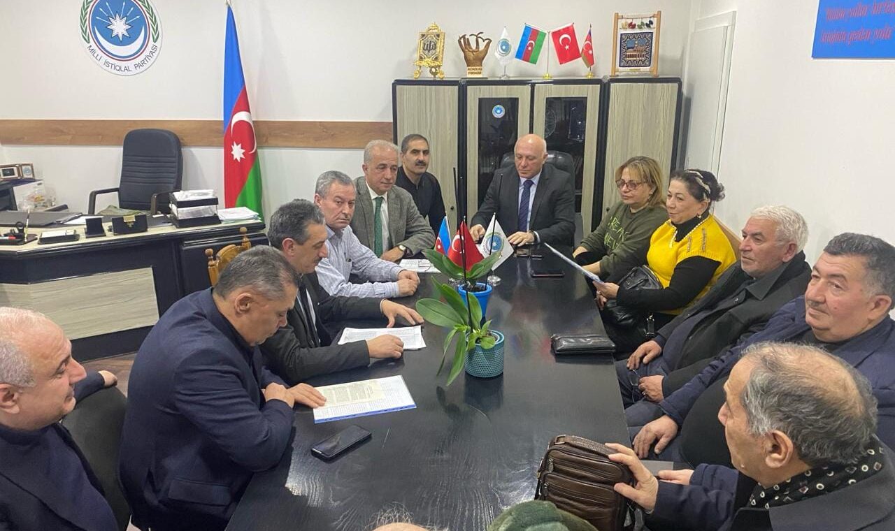 AMİP QURULTAYA GEDİR - Ali Məclis "hə" dedi