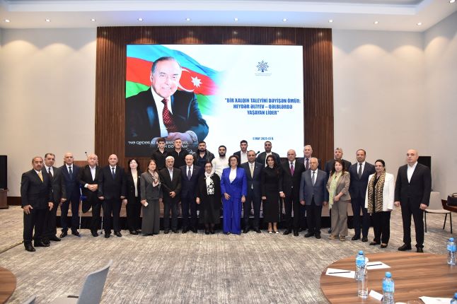 Nəsimi rayonunda "Bir Xalqın Taleyini Dəyişən Ömür: Heydər Əliyev &ndash; Qəlblərdə Yaşayan Lider" mövzusunda tədbir keçirilib - FOTOLAR