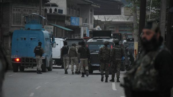 Pakistan: "Qərargahlar, 5 döyüş təyyarəsi, bir PUA vurulub"