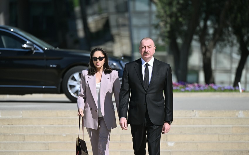 Prezident və birinci xanım faşizm üzərində Qələbə uğrunda mübarizədə həlak olan azərbaycanlıların xatirəsini anıblar - FOTO