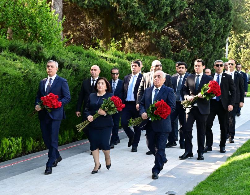Dövlət və hökumət rəsmiləri Fəxri xiyabanıda - FOTOLAR