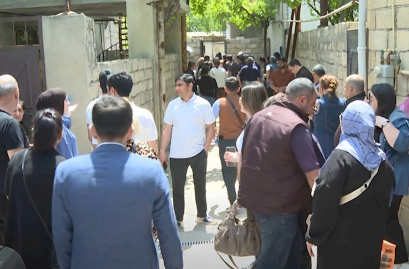 Bakıda blogerlərin "reklam"ına uyan bir qrup vətəndaş aldadılıb -&nbsp;VİDEO