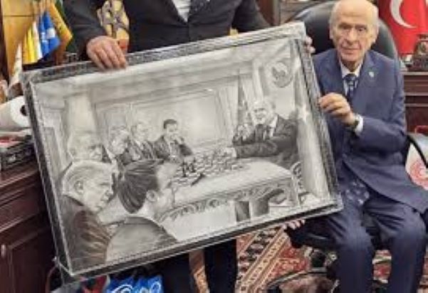 Partiya sədrinə elə rəsm əsəri bağışlandı ki... - Tramp, Makron, Putin, Əsəd və Netanyahu "mat" edilib (FOTO)