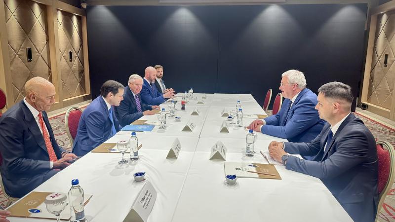 Ukrayna XİN başçısı ilə Dövlət katibi Türkiyədə görüşüblər - "Moskva sülhü rədd etməyin əvəzinin olduğunu başa düşməlidir"