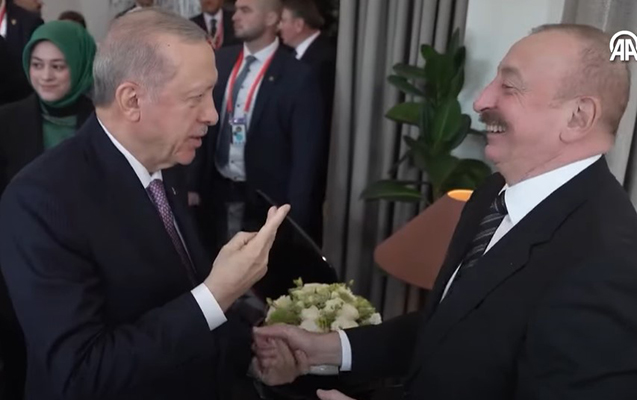 İlham Əliyevlə Ərdoğan arasında səmimi dialoq - VİDEO