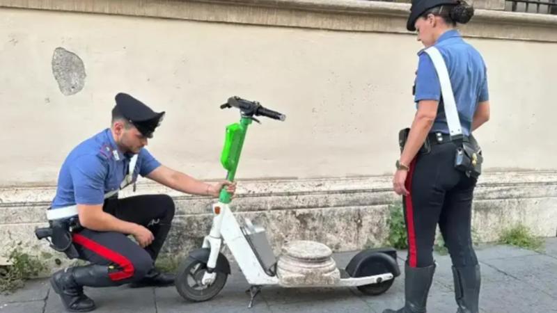 Alman turist İtaliyada tarixi əsəri oğurlayıb