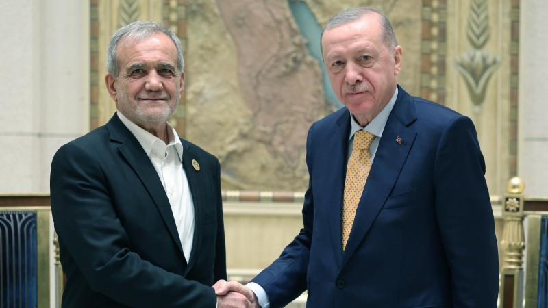 Ərdoğanla Pezeşkianla müzakirə apardı: \"Sabotajçılara fürsət verilməməlidir\"