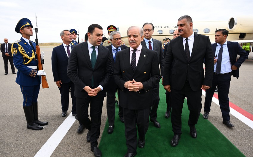 İlham Əliyev Şahbaz Şərifi qarşılayıb (YENİLƏNİB)
