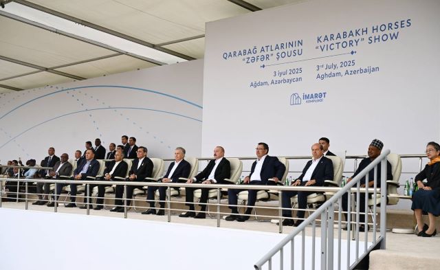 Dövlət başçıları Ağdamda Qarabağ atlarının &ldquo;Zəfər&rdquo; şousunu izləyiblər - FOTOLAR