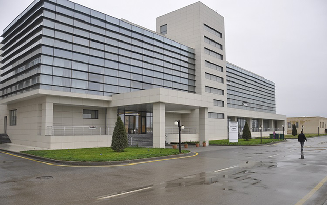 "Əlimlə sağ-salamat xəstəxanaya apardığım adamın gecə saat 23-də mənə meyitini verdilər&rdquo;