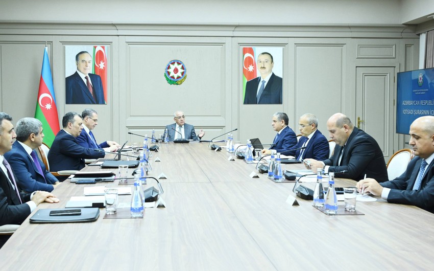 Əli Əsədov&nbsp;İqtisadi Şuranın üzvlərini topladı - Müzakirə