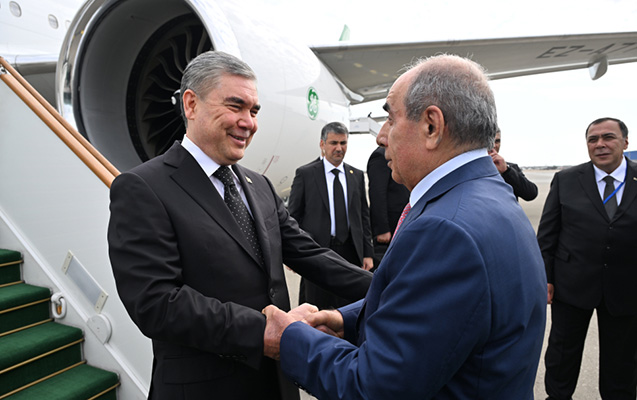 Berdiməhəmmədov Bakıda belə qarşılandı - FOTO