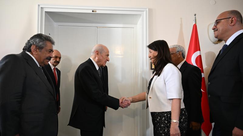 MHP sədri DEM-in heyəti ilə görüşüb
