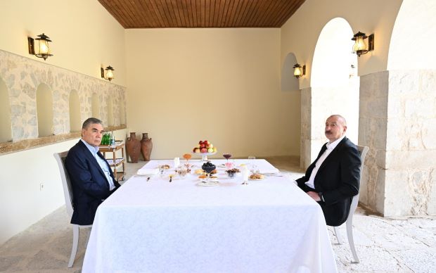 Əliyev və Berdiməhəmmədov Mehmandarovların malikanə kompleksində - FOTOLAR