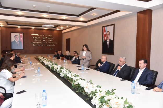 &ldquo;Konstitusiya və Suverenlik İli&rdquo; çərçivəsində &ldquo;Hüquqla müalicə&rdquo; adlı dəyirmi masa keçirilib