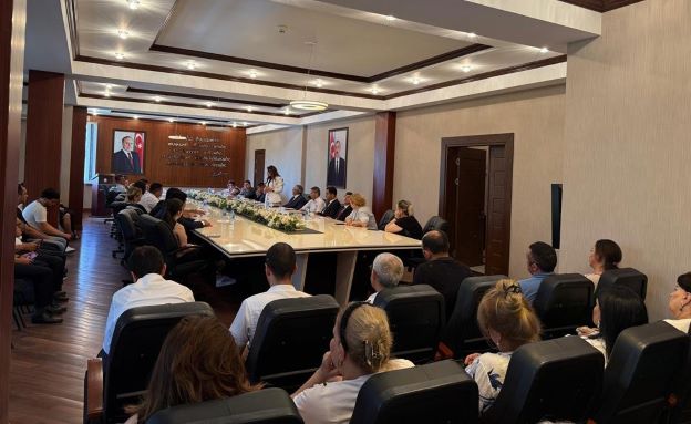 "Məişət Zorakılığının Qarşısının Alınmasında Müasir Tendensiyalar və Maarifləndirmə Metodları" adlı dəyirmi masa keçirilib - FOTOLAR