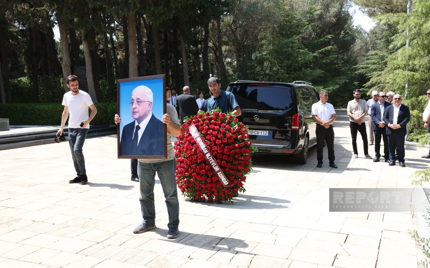 Xalq yazıçısı Elçin Əfəndiyev dəfn olundu&nbsp;- FOTOLAR