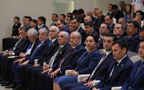 Əli Əsədov məşvərət görüşünə hazırlıq iclasında iştirak edib - FOTO