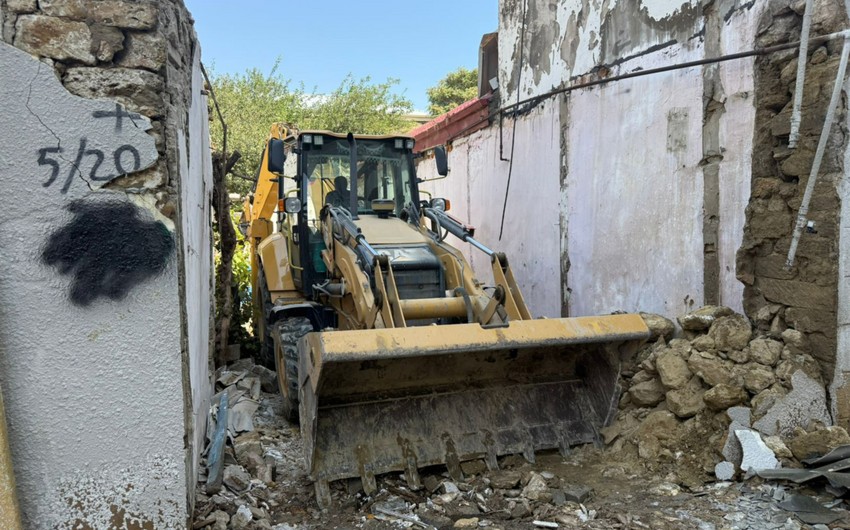 Bakının bu ərazisindəki köhnə tiklilərin söküntüsünə başlanılıb