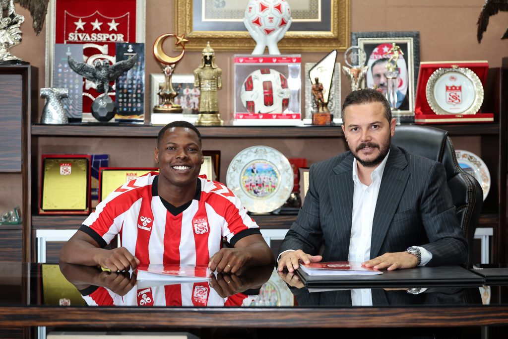"Sivasspor" Luan Kamposla anlaşıb