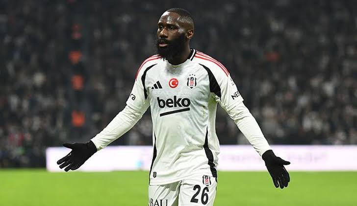 Artur Masuaku "Sanderlend"ə keçib