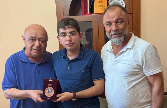 Sənan Hüseynov Türkiyədə nüfuzlu ədəbiyyat mükafatına layiq görülüb - FOTO