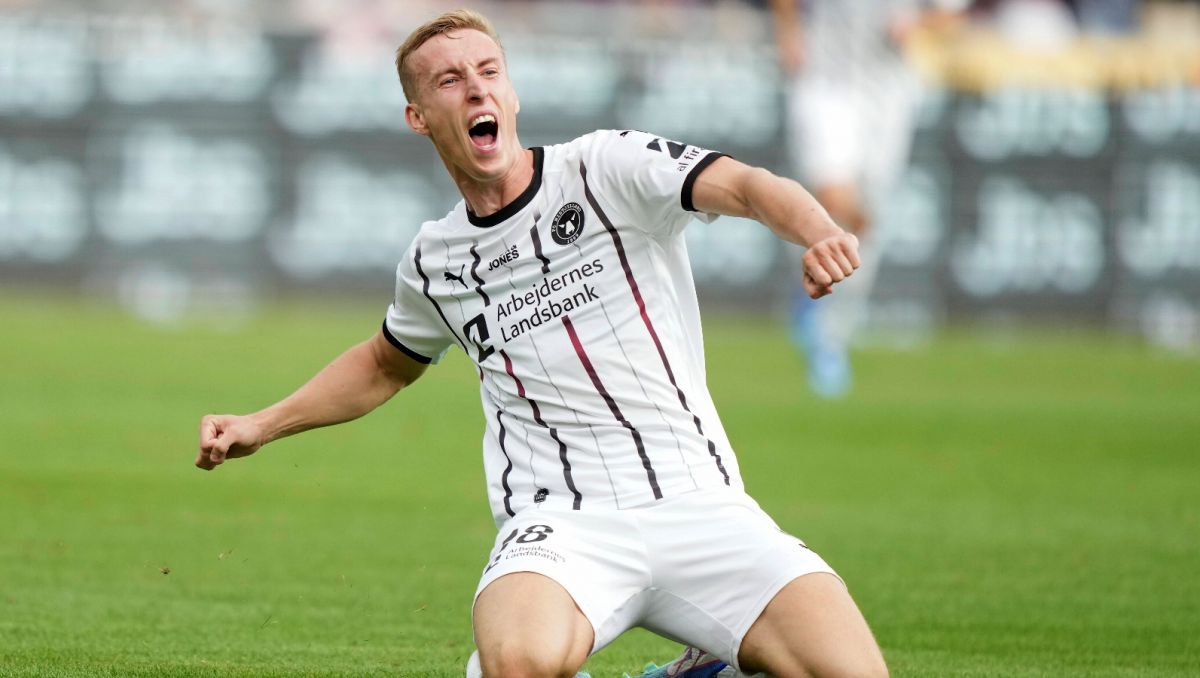 Adam Buksa "Udineze"yə keçib