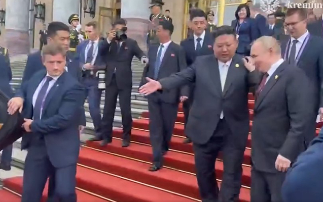 Putinlə&nbsp;Kim Çen In Pekində eyni maşında&nbsp;danışıqlara yollanıblar - VİDEO