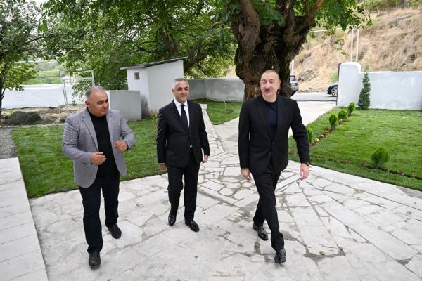 İlham Əliyev Xocalı rayonunun Şuşakənd kəndinə gedib - FOTOLAR