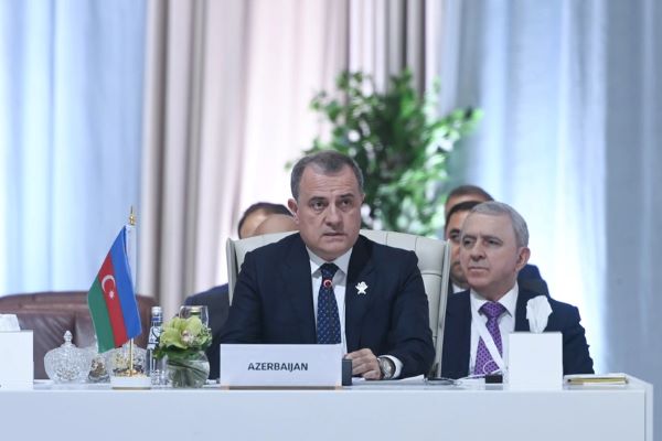 Ceyhun Bayramov Qətərdə sammitdə çıxış edib