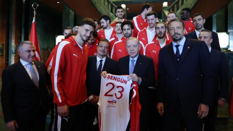 Ərdoğan basketbolçularla görüşüb