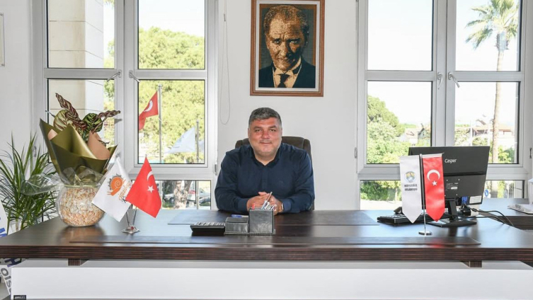 CHP-yə qarşı daha bir həmlə - Bələdiyyə sədri qandallandı