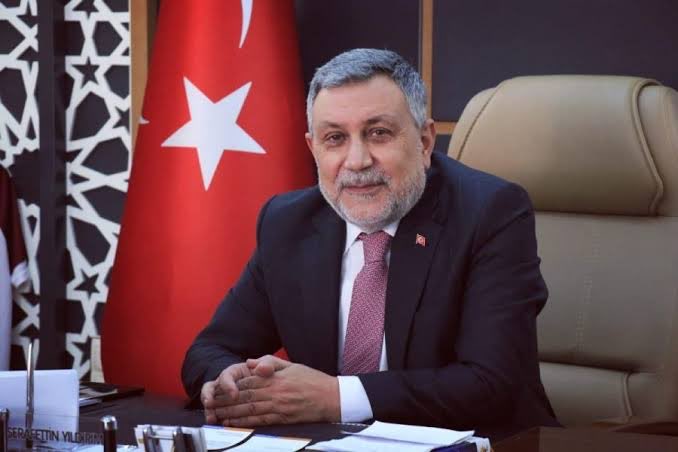 Partiya funksionerini şantaj ediblər - Oğlunun əməli ilə