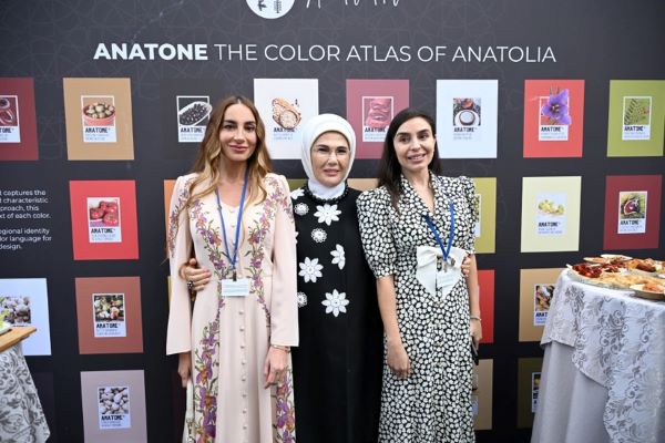 Leyla Əliyeva və Arzu Əliyeva Nyu-Yorkda sərgidə - FOTOLAR