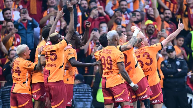 "Qalatasaray" "Liverpul" matçına hazırlaşır
