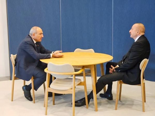Paşinyan Rusiyadan İlham Əliyevə təşəkkür etdi - Ermənistana qarşı blokadanı ləğv etdiyinə görə