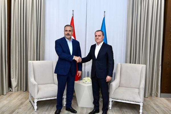 Hakan Fidan Azərbaycan XİN başçısına zəng etdi - İranın hücumuyla bağlı