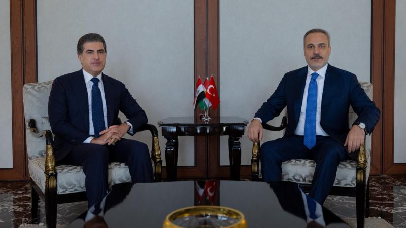 Hakan Fidan Bərzani ilə müzakirə aparıb