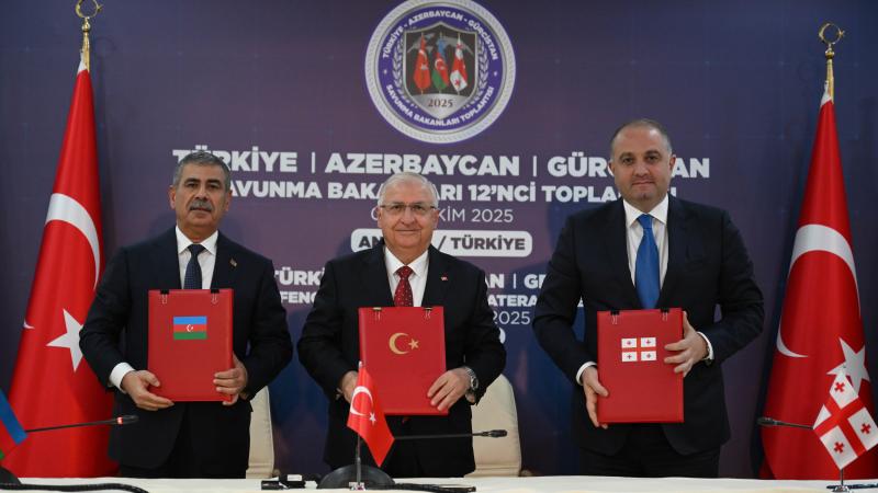 Türkiyə, Azərbaycan və Gürcüstan müdafiə nazirləri Ankarada: yeni sənəd imzalandı, birgə mesajlar verildi (FOTOLAR)