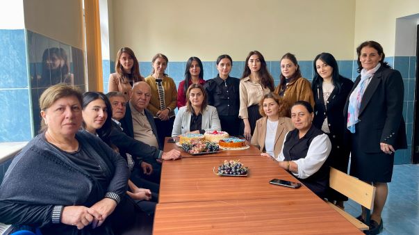 BİR MƏKTƏBDƏ ÜÇ ƏMƏKDAŞIN YENİ YAŞI... - FOTOLAR