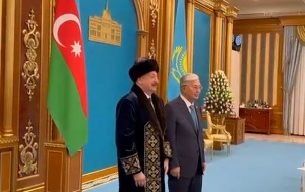 İlham Əliyev Qazaxıstanın milli geyimində - VİDEO