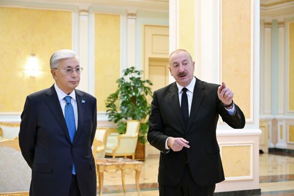 Tokayev İlham Əliyevə zəng edib