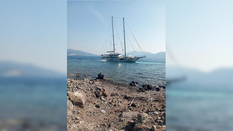 Bodrumda 41 metrlik yelkənli qayıq "quma oturub"