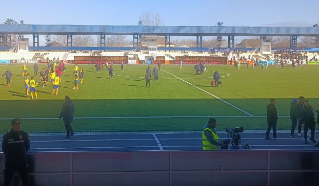 Azərbaycan kuboku: "Kəpəz" məğlub oldu - Zədələnən oyunçunun meydandan çıxarılma anı gündəm oldu (VİDEO)